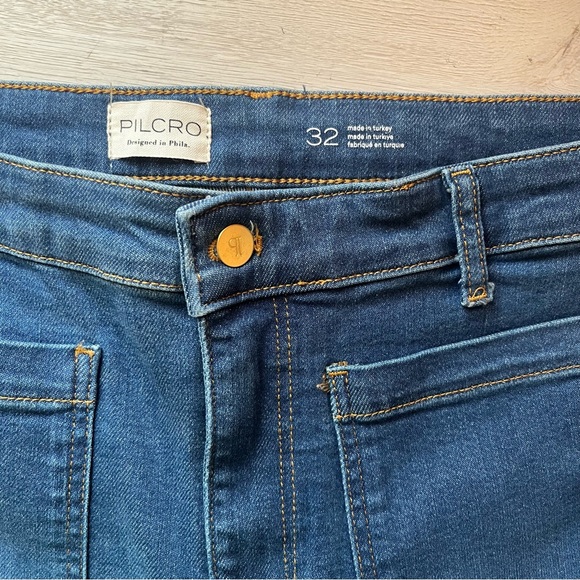 The Yaya Patch Pocket Mid-Rise Crop Flare Jeans by Pilcro - Picture 5 of 5